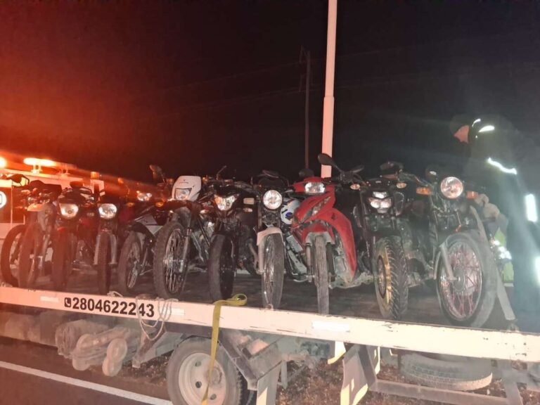 Desarticulan una picada clandestina en Ruta 2: casi 40 vehículos secuestrados