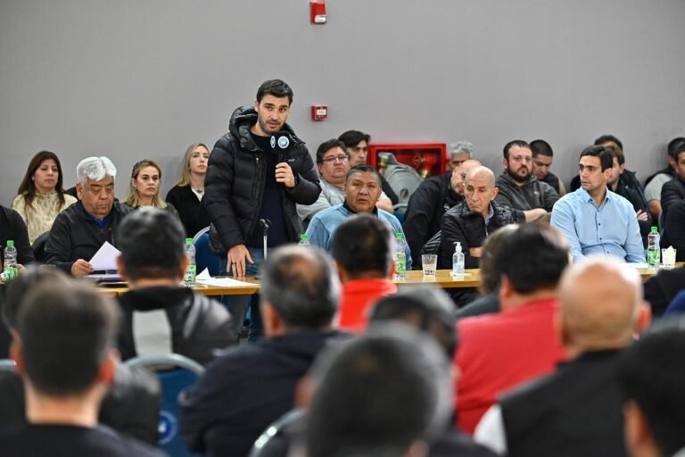 Con el barril por encima de USD 100, Torres exige más inversión y empleo