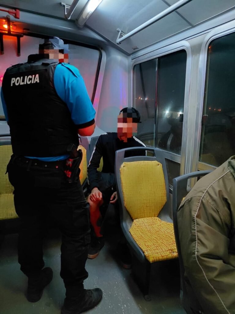 En un colectivo, detectaron a un pasajero con pedido de captura federal