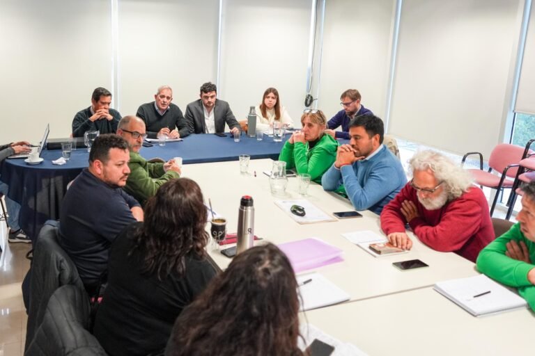 Auxiliares de la educación: cuarto intermedio tras el ofrecimiento paritario del gobierno