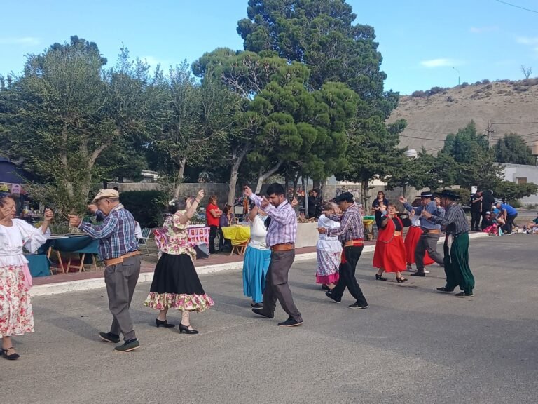 El Barrio 25 de Mayo celebra su aniversario a puro locro, tradición y producción local