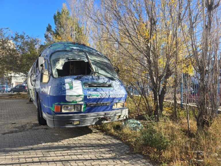 La ex ENET N°1 busca recuperar el histórico bus bala con un gran locro solidario