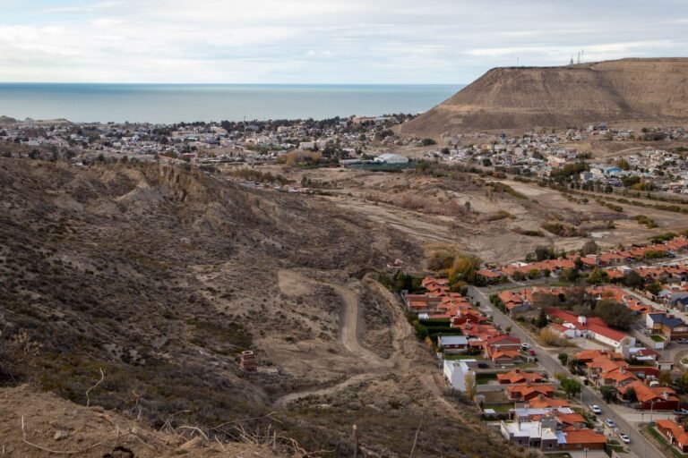 Expertos supervisan el cerro Hermitte para dar inicio a la obra de estabilización