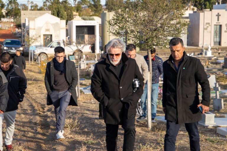 Iniciaron las exhumaciones de tumbas NN en el Cementerio Oeste para buscar restos de Iván Torres