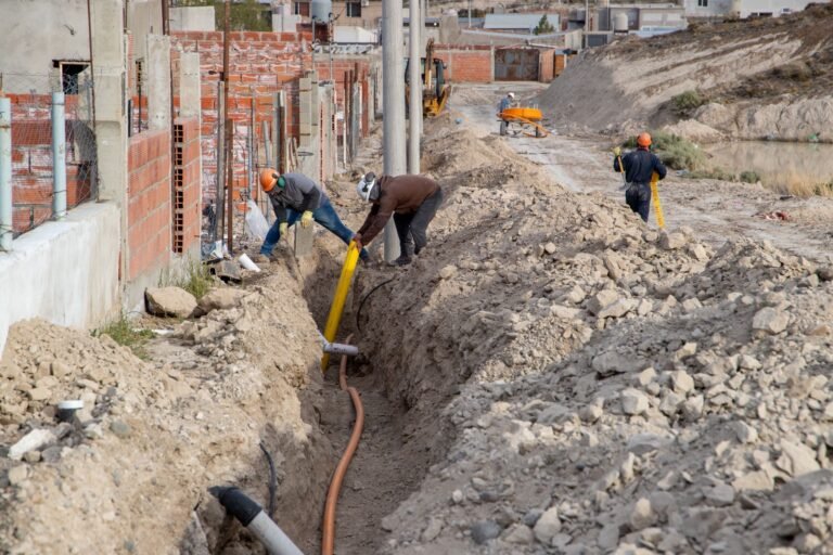 Amplían la red de gas del barrio Las Orquídeas 