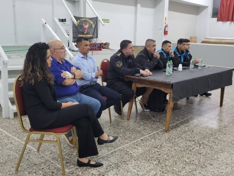 Reunión por seguridad: autoridades se comprometen a reforzar patrullajes y sumar cámaras