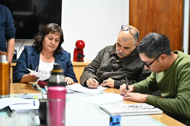 Provincia acordó un incremento salarial para los trabajadores de la Ley I N° 74 (ex 1987)