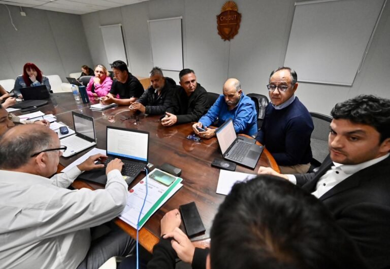 El Gobierno provincial acordó un aumento salarial para trabajadores de la salud
