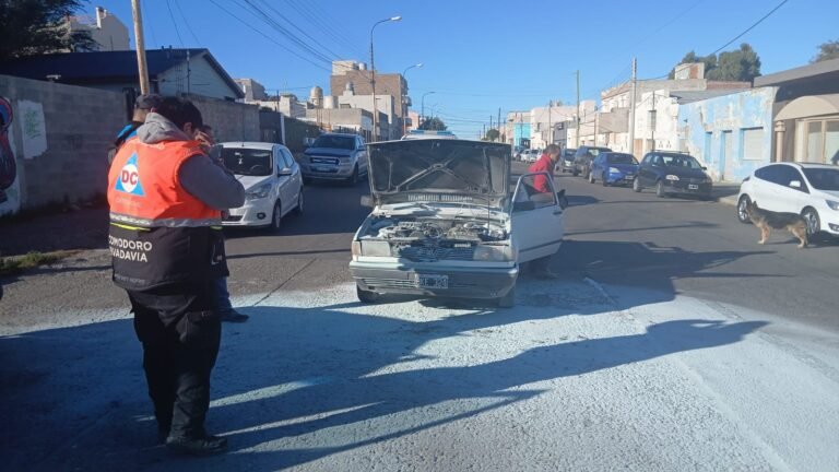 Un desperfecto mecánico desató un principio de incendio en un vehículo
