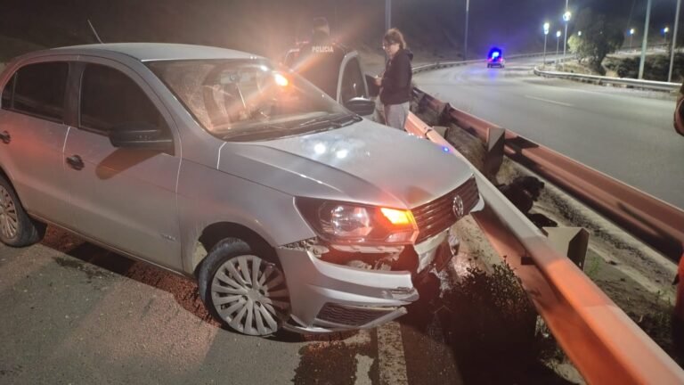 Accidente en Ruta 3: un vehículo chocó, provocó un despiste y escapó
