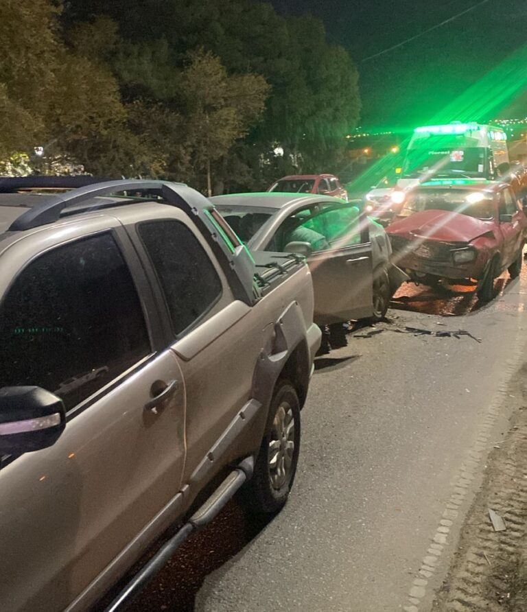 Triple choque en barrio Castelli dejó un menor y una mujer lesionados
