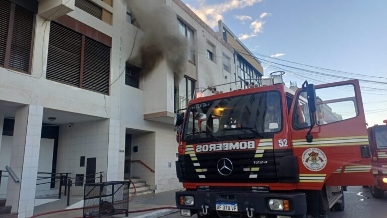 Organizan una venta solidaria para colaborar con la policía que perdió todo en un incendio