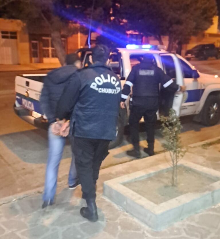 Robó un whisky, quiso darse a la fuga y rompió ocho botellas de vino