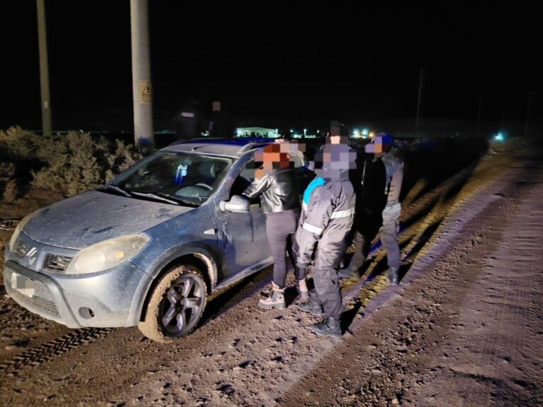 Sorprendieron a una pareja robando 40 metros de cable perteneciente a PECOM