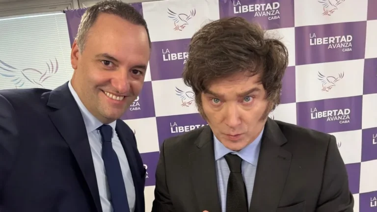 Javier Milei respaldó a Adorni en medio de la polémica: “Ni en pedo se va”
