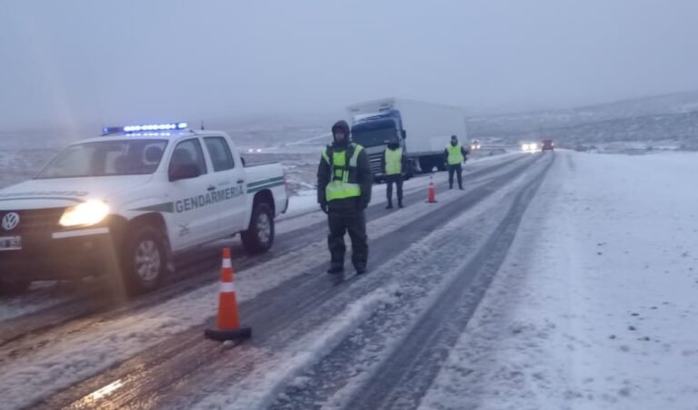 Ruta 3: nieve y escarcha complican la circulación en el acceso norte a Comodoro