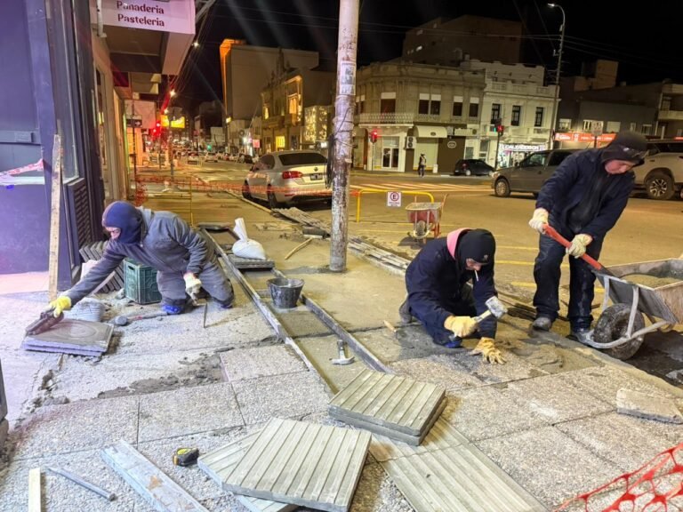 Trabajan por tramos en la calle San Martín para no afectar a los comercios