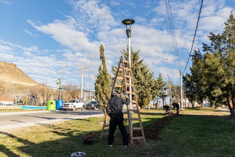 ​Más iluminación y seguridad: Renuevan un histórico boulevard de Kilómetro 3