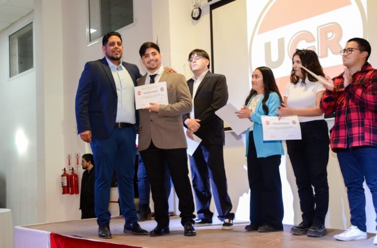 Con lleno total, asumieron las nuevas autoridades de la UCR
