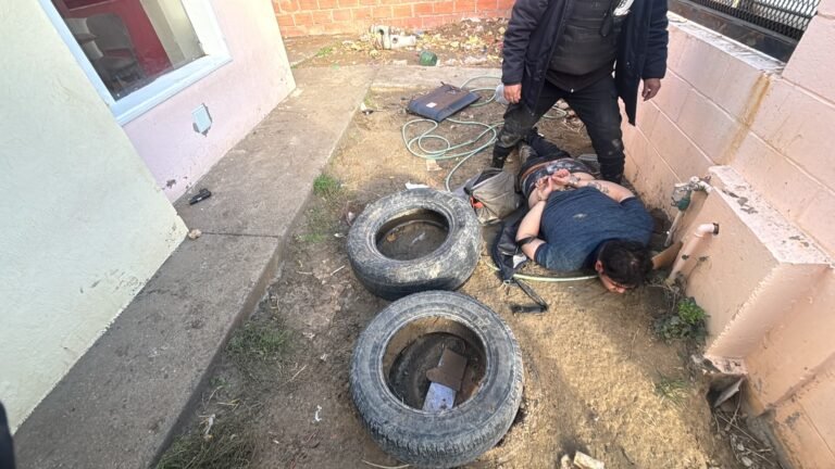 Violento asalto: ató a la víctima, le robó un arsenal de armas y fue detenido in fraganti