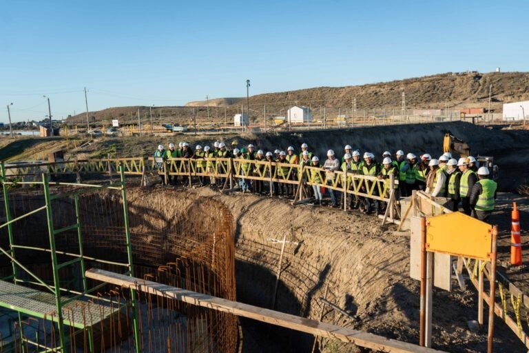Estudiantes de la UNPSJB visitaron la Planta de Tratamiento y conocieron los avances de la obra de ampliación