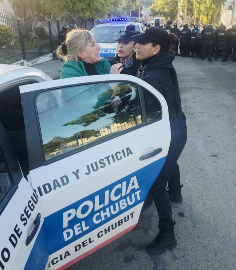 Liberaron a los detenidos de ATE, pero les prohíben acercarse a Supervisión de Escuelas por seis meses