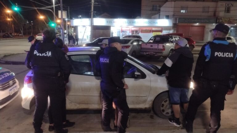 Detienen a Luis Uribe, pareja de Mariana Calfuquir: iba con un arma cargada