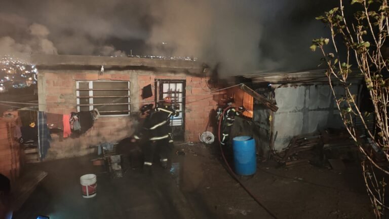 Incendio de vivienda en barrio San Martín: la dueña sospecha de su expareja