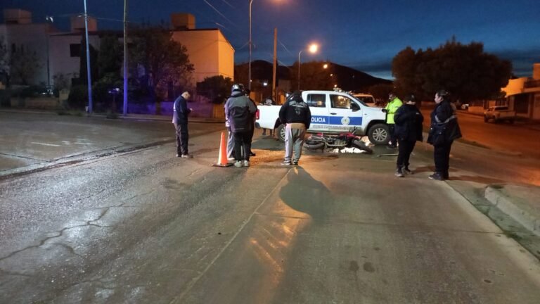 Un auto y una moto protagonizaron un choque en barrio Isidro Quiroga