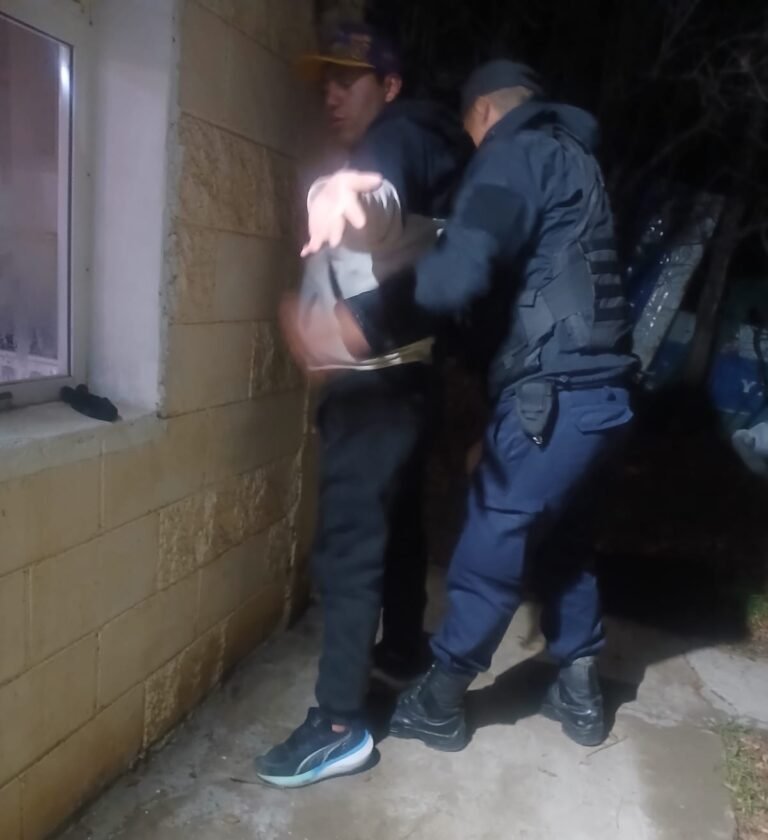 Violento episodio: rescataron a una mujer que estaba retenida por su pareja