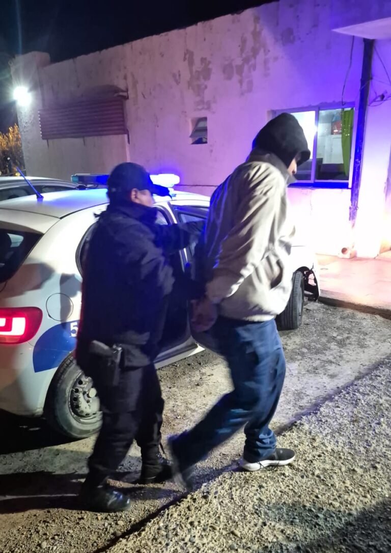 Se presentó en la casa de su madre y terminó detenido por violar la perimetral