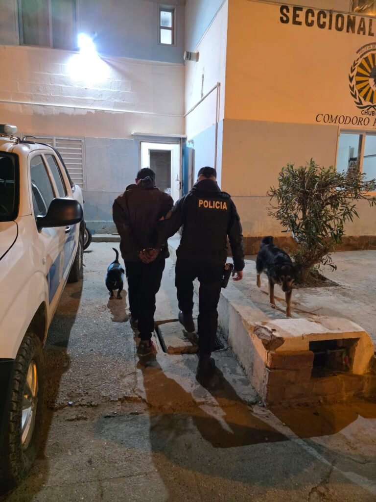 Lo reconocieron en Las Américas y cayó por un pedido de captura