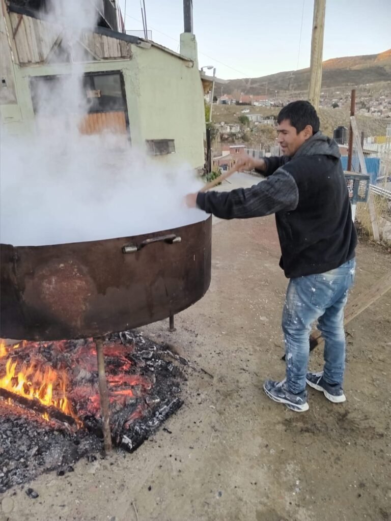 Preparan la olla popular que alimentará a 700 personas: necesitan porotos y fideos
