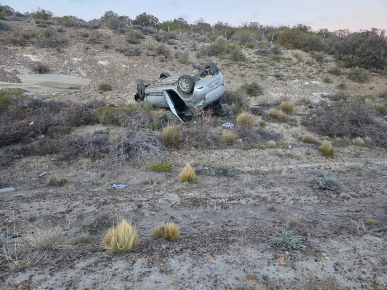 Impactante vuelco en Ruta 3: un hombre fue trasladado al hospital