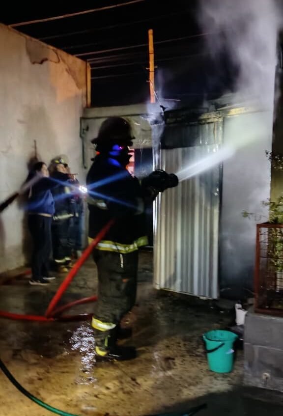 Un cortocircuito provocó un incendio en la vivienda de un jubilado