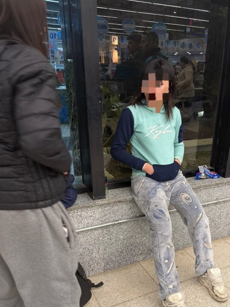 Dos menores demoradas por intentar robar un perfume en un supermercado céntrico