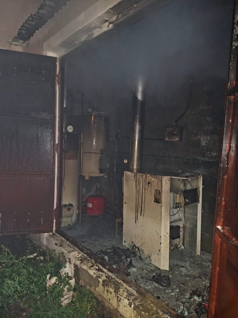 Principio de incendio en una casa por un termotanque defectuoso