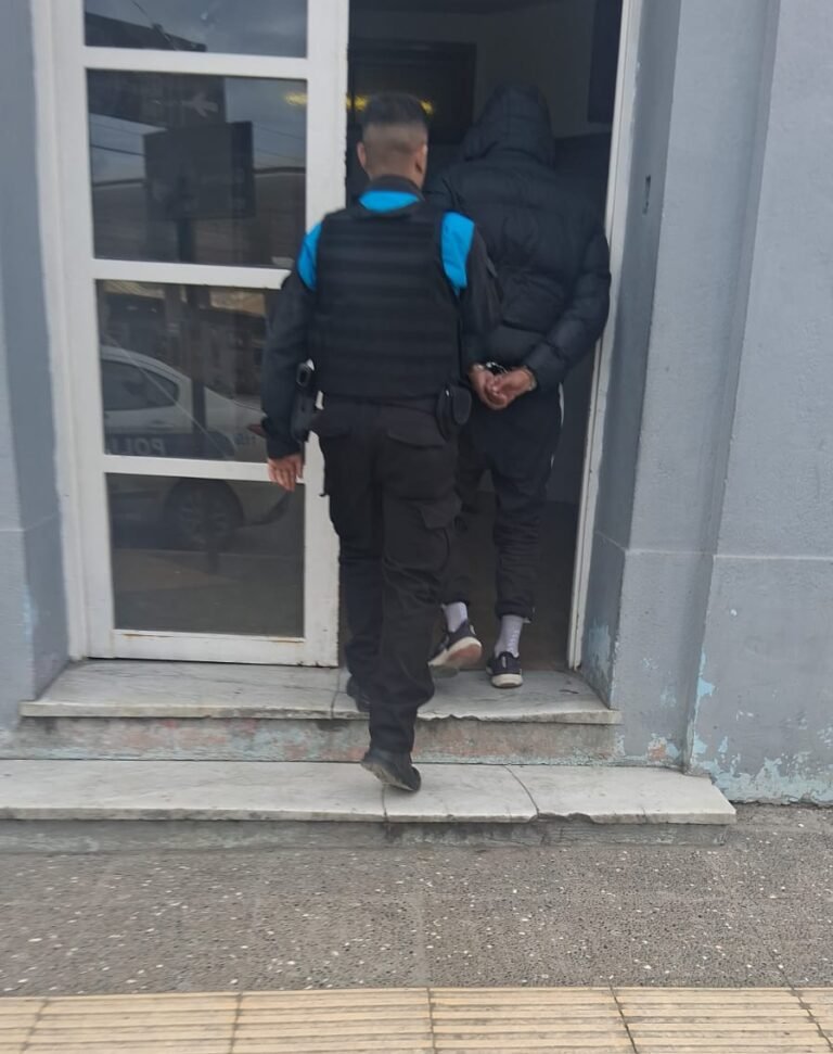 Tensión en la Terminal: provocó disturbios, insultó a los empleados y terminó demorado