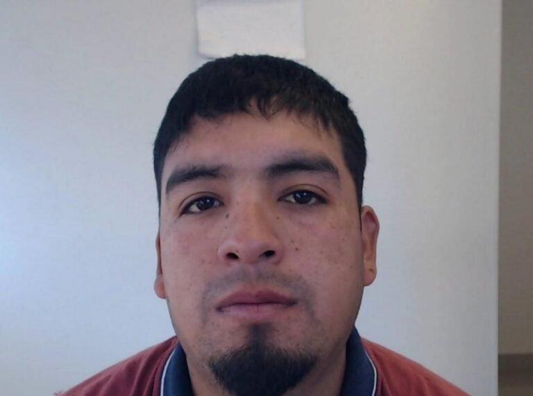 Condenaron a un hombre a tres años y medio de prisión por agredir a un policía y portar un arma