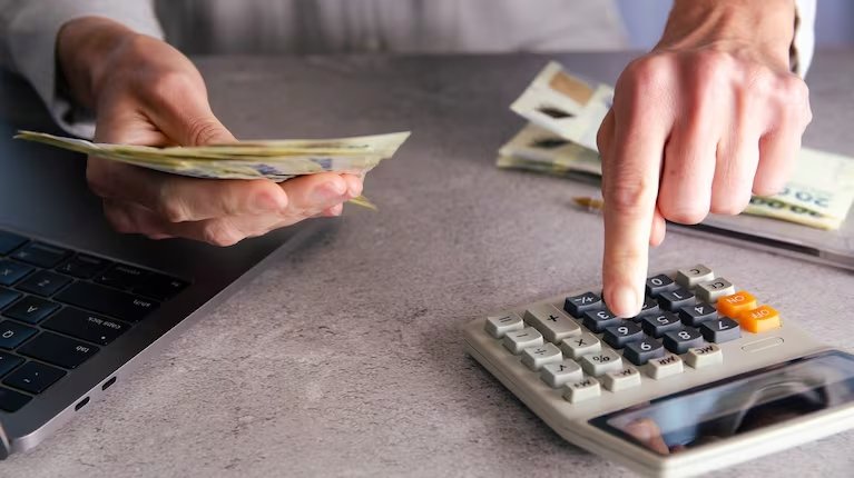 Alquileres, prepagas y telefonía: los aumentos que llegan en julio
