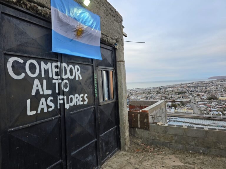 Crece la demanda y el comedor Alto Las Flores pide ayuda: “No nos alcanza”