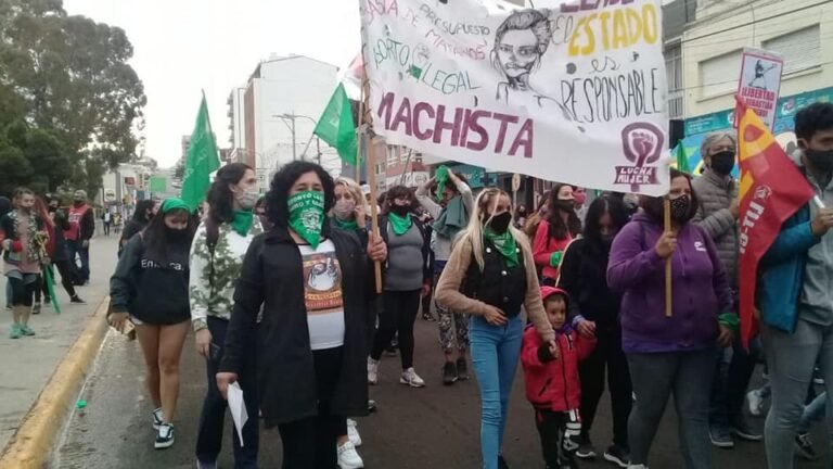 Ni Una Menos cumple 11 años y vuelve a las calles con una marcha de antorchas