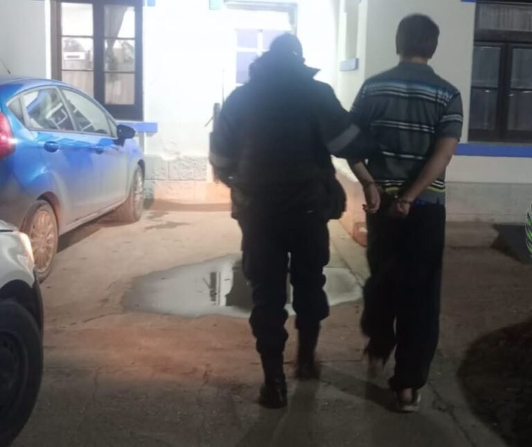 Noche de violencia en Km 3: terminó tras las rejas por agredir a un hombre