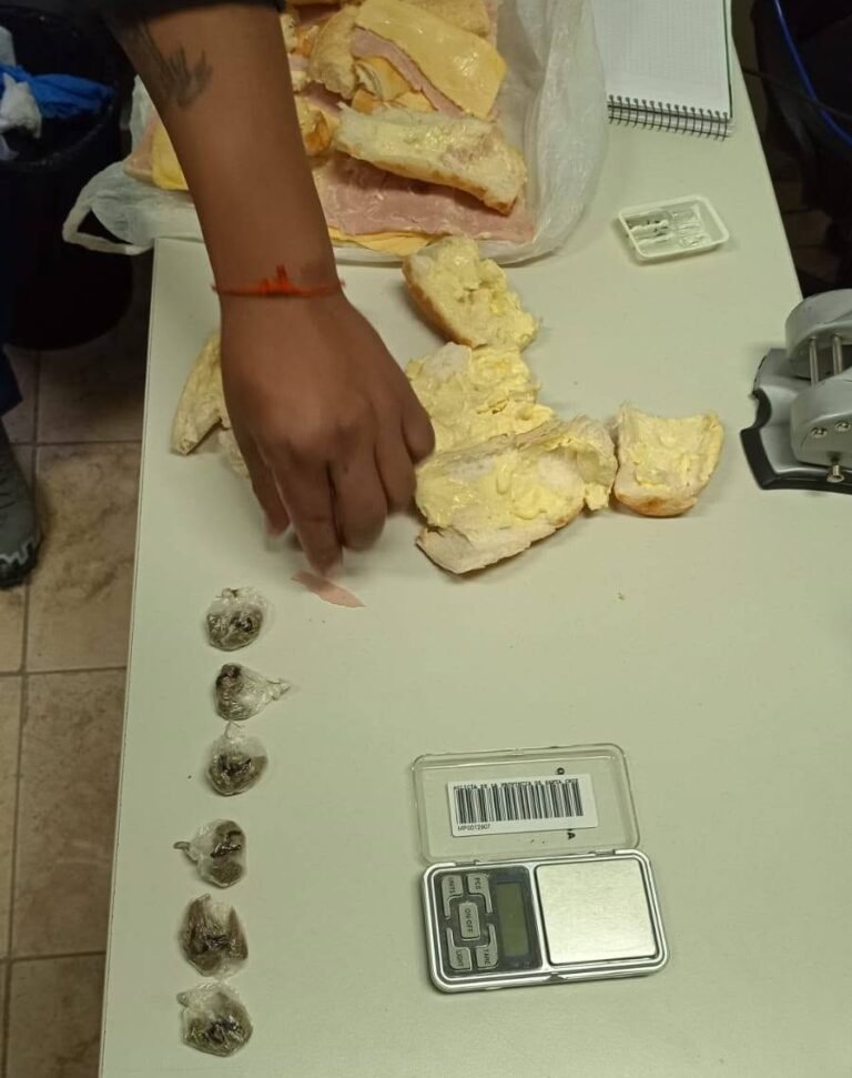 Quisieron ingresar droga oculta en sándwiches a la cárcel y fueron descubiertos