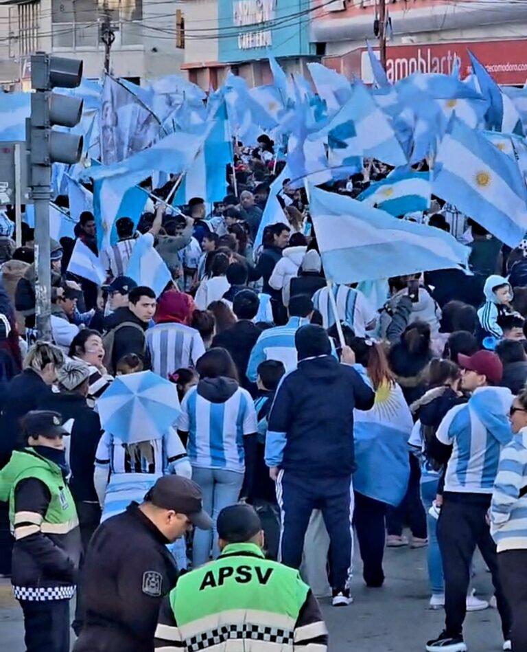 Pase a cuartos: masiva concurrencia en el centro y  tres demorados por disturbios