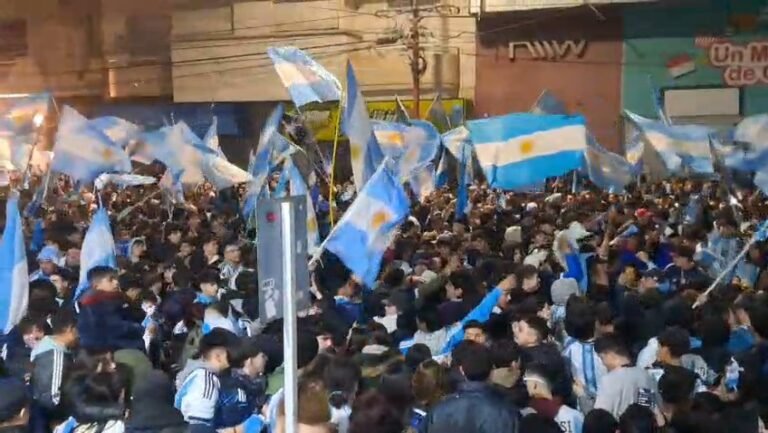 Comodoro: 45 mil personas festejon el pase a semis sin incidentes
