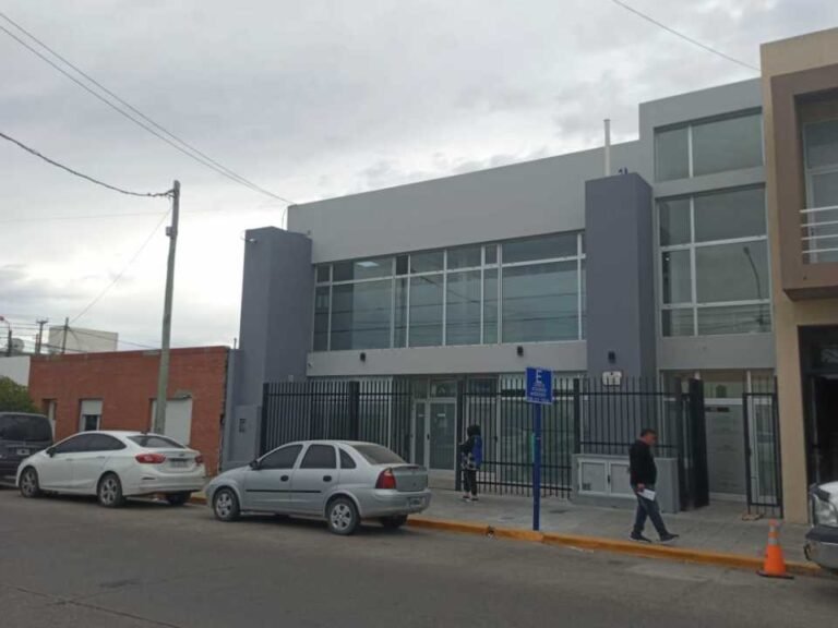Lo frenaron en un control sobre la Ruta 3 y descubrieron que llevaba una carabina .308 sin autorización