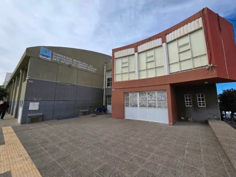 Violenta riña entre empleados municipales en el Gimnasio N° 1 deja un herido y tres detenidos