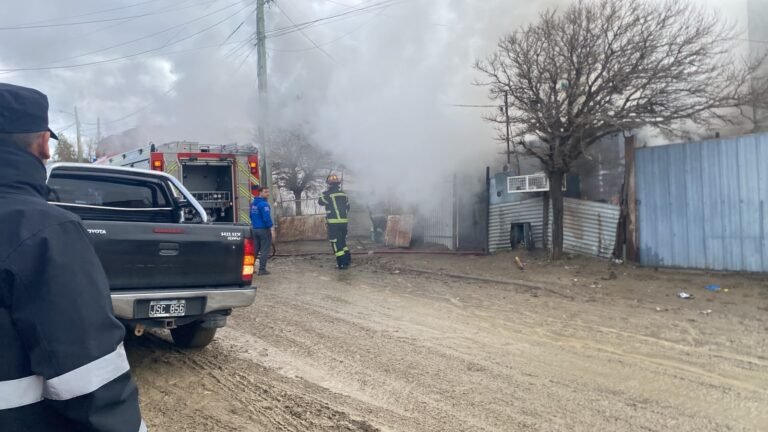 Un sillón pegado a una estufa desató un incendio en una casa