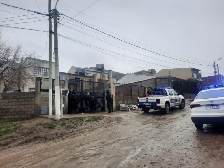Allanamiento en Cerro Solo: secuestran una pistola y gran cantidad de municiones